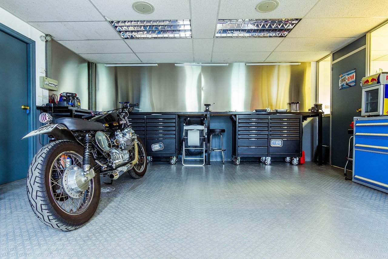 Motorcycle garaging – the most important rules