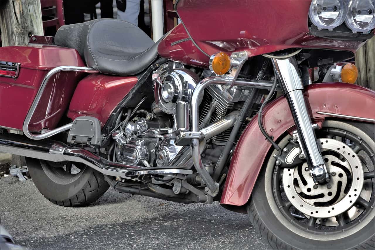 Turning a heavy motorcycle – what to look for?